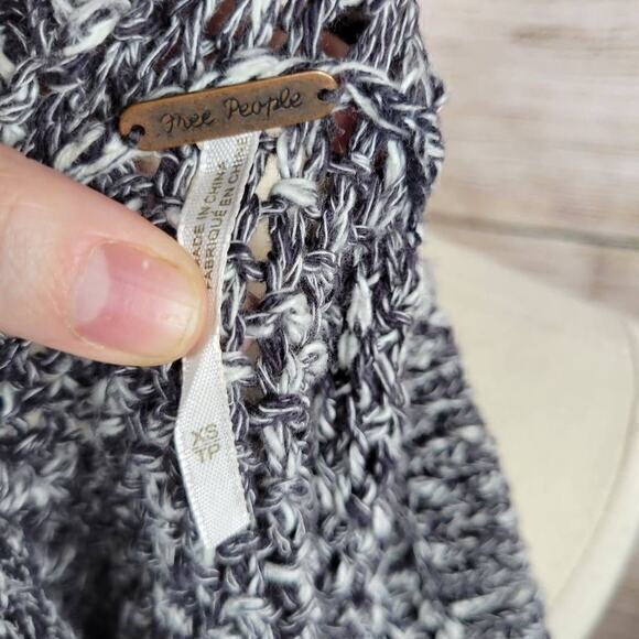 Free People Women's Long Sleeve Round Neck Knit Sweater Size XS‎ - Picture 4 of 6